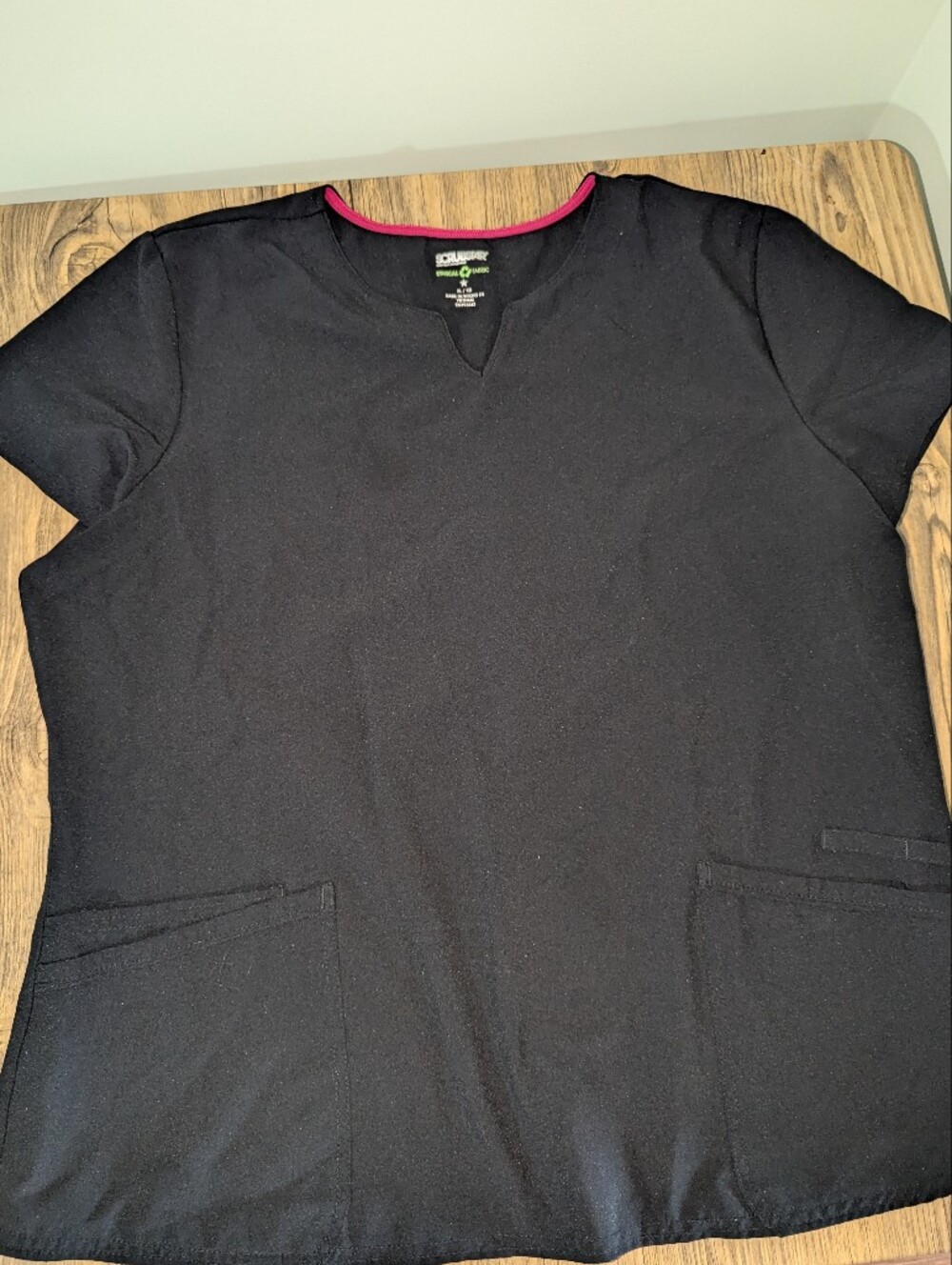 XL Women's Scrub Star Black Short-Sleeve Scrub Top with Pink Trim Double Pockets